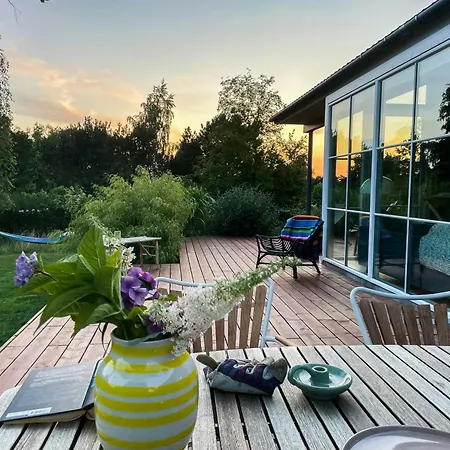 Natural Light And Short Walk To Water In Holiday home *